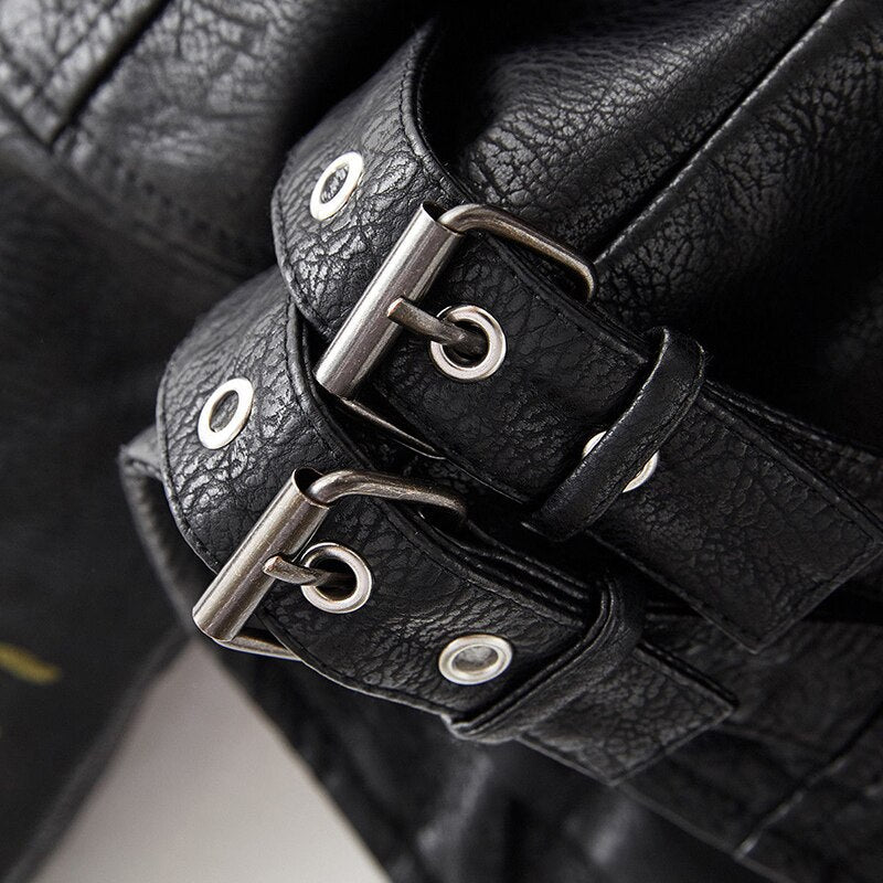 Victoria — detalle tachuelas y bordado